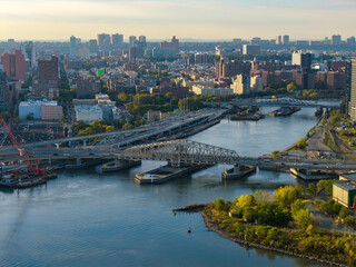 Willis Avenue Swing Bridge - New York, United States © demerzel21