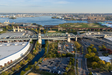 Fototapeta premium Willis Avenue Swing Bridge - New York, United States