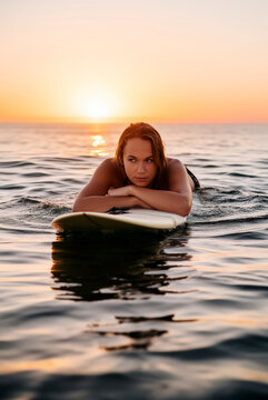 mar, acu&aacute;tico, mujer, playa, verano, oce&aacute;no, nataci&oacute;n, gente, mojado, vacaciones, nadar, diversi&oacute;n, piscina, beldad, bikini, persona, chico, ni&ntilde;o, ocio, relajacion, cielo, viajando, olas, al aire libr