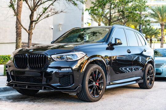 Miami, Florida, USA - July 27, 2025: BMW X5 G05 2019 SUV car. Luxury SUV car BMW X5 G05. Car BMW X5 G05 SUV parked outdoor. Black SUV car, corner view.