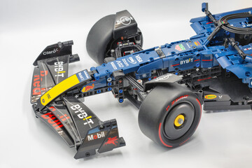 Naklejka premium LEGO Technic Oracle Red Bull Racing RB20 F1 car model.