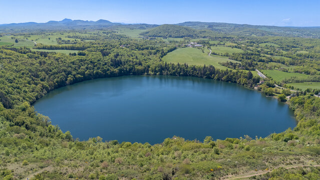 Vue a&eacute;rienne du Gour de Tazenat, lac volcanique en Auvergne 