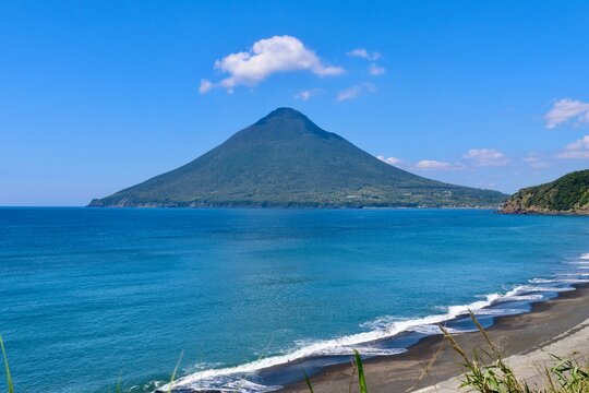 長崎鼻からの眺望・開聞岳（鹿児島県・指宿市）