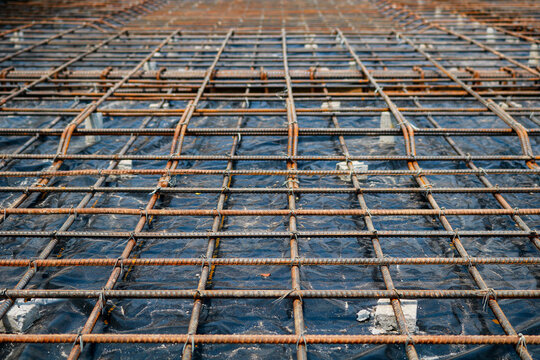 Reinforced Steel Mesh Grid with Concrete Spacers for Slab Casting