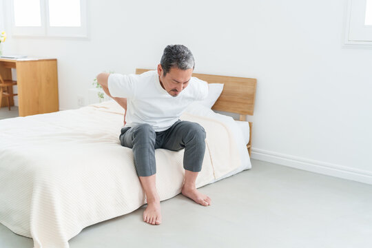 腰痛・腰の痛みに苦しむ中高年男性