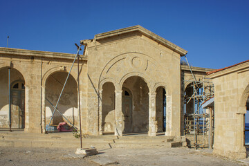 Obraz premium Historic abandoned building with ancient architecture under clear blue sky at midday in Cyprus.