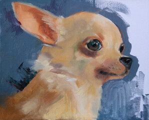 Ritratto realistico di Chihuahua, cane di piccola taglia con occhi espressivi, manto chiaro e dettagli pittorici a olio e texture. Posa su sfondo azzurro di profilo, con sorriso buffo e simpatico © Ilarialapreziosa
