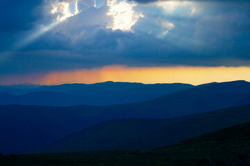 Fototapeta premium Sunrise over the Carpathian mountains, view from mountain Bliznitsya Velika 1881 m. Dragobrat, Ukraine.