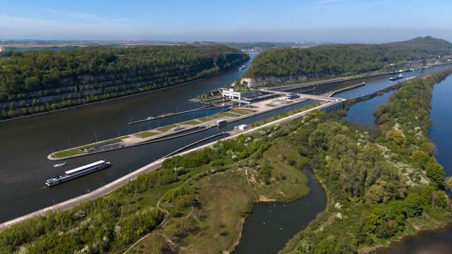 Luftaufnahme der Schleuse Lanaye