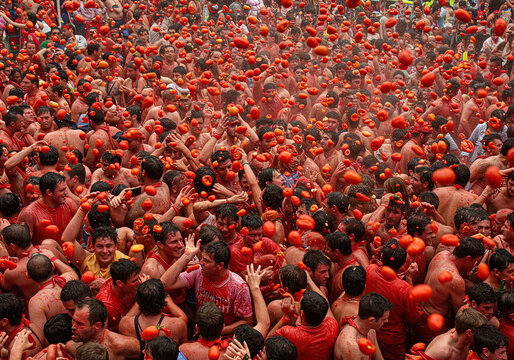 La Tomatina festival in Bu&ntilde;ol