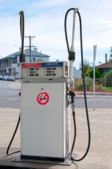 A petrol and diesel bowser pump at a garage service station in country Australia.  An old fashioned petrol and diesel pump in a gas station forecourt shows high prices during the energy crisis. © Banana Photography