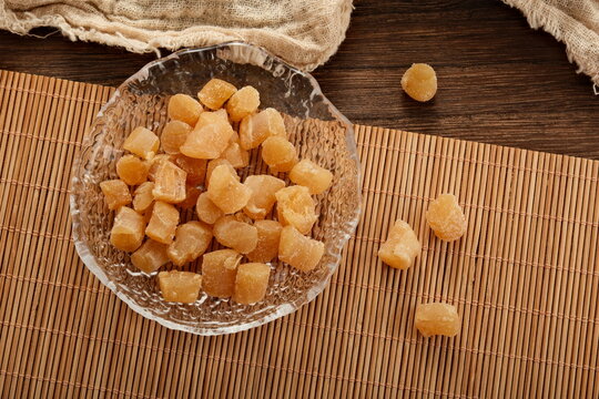 Glass bowl for dried scallops and meat