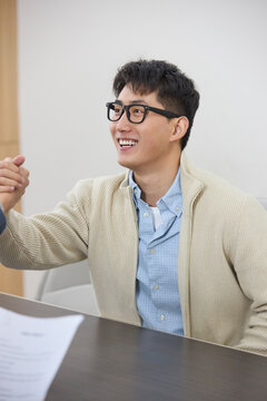 Professionals collaborates during a meeting at the office