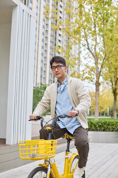 A professional uses a shared bike to get to work
