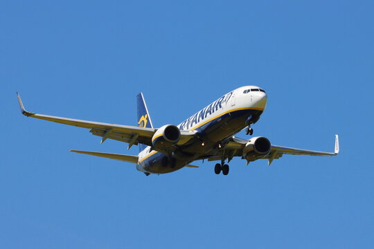 Ryanair, Boeing 737, on final approach into London Stansted Airport, Essex, UK on 24th April 2026
