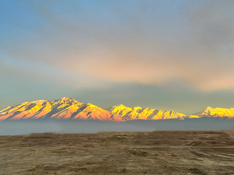 Snowcapped mountains at sunset, Wasatch Mountain Range, Herriman, Kyson Creek, Utah, USA