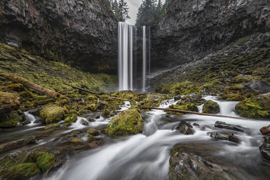 Waterfall plunges over rocky outcrop, Tamanawas Falls, time exposure, wild river Cold Spring Creek, Oregon, USA