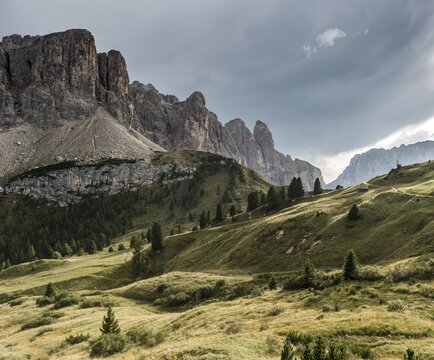 Val Gardena Pass, Passo Gardena, 2121m, at the back Sella Group with Murfreitspitze, nature park Park Puez-Geisler, Dolomites, Selva di Val Gardena, South Tyrol, Trentino-Alto Adige, Italy