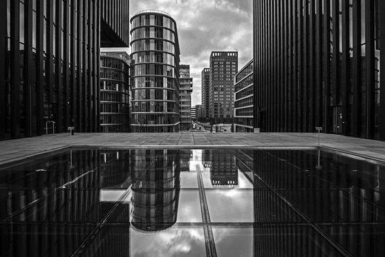 Hotel Hyatt Regency D&uuml;sseldorf and office building at the Hafenspitze in the Media Harbour, D&uuml;sseldorf, North Rhine-Westphalia, Germany