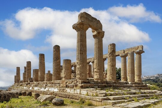 Doric Temple, Temple of Juno, also Temple of Hera Lacinia, 460 and 450 BC, originally had a peristasis or ring of 6 &times; 13 columns, four-tiered substructure, Valley of the Temples (Valle dei Templi) Unesco World Heritage Site near Agrigento, Sicily, Mediterranean Sea