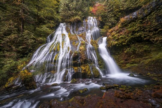 Waterfall, Panther Creek Falls, in autumn, time exposure, Washington, USA
