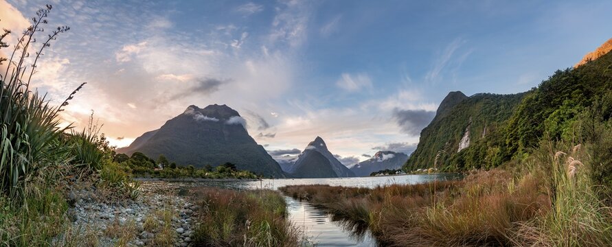 Mitre Peak and Mount Philipps, sunset, fjord landscape, Milford Sound, Fiordland National Park, Te Anau, Southland, South Island, New Zealand