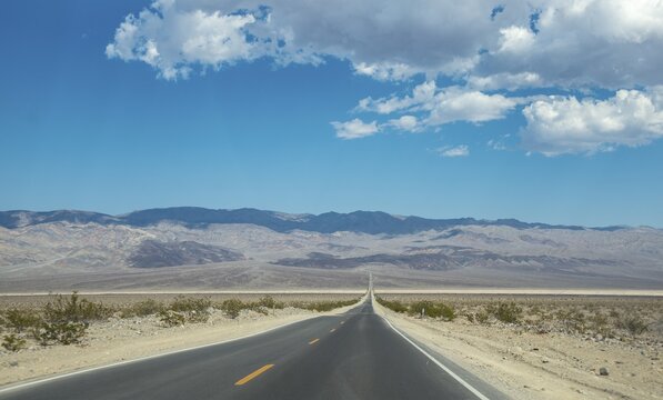 Highway 190, Death Valley National Park, California, USA