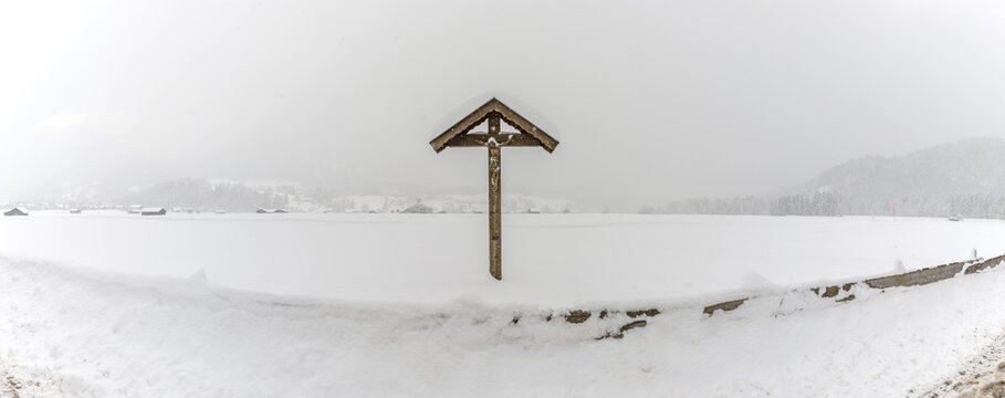 Field cross with Christ figure, Lorettowiesen near Oberstdorf, Allg&auml;u Alps, Allg&auml;u, Bavaria, Germany