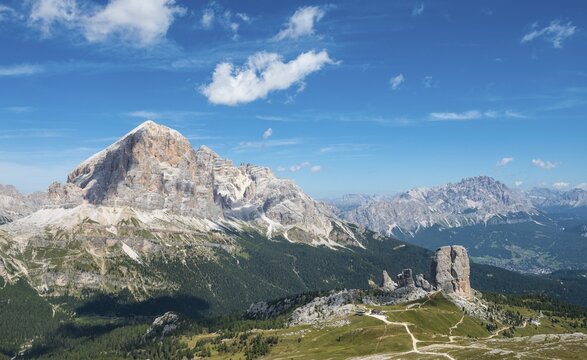 Hiking trail to Nuvolau, view of the mountain range Tofane and Cinque Torri, Dolomites, South Tyrol, Trentino-Alto Adige, Italy