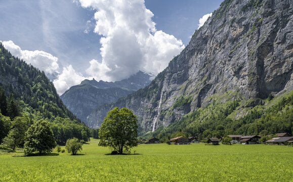 Lauterbrunnen Valley with waterfall, Lauterbrunnen, Jungfrau Region, Bernese Oberland, Canton Bern, Switzerland