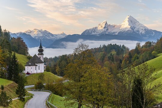 Pilgrimage church Maria Gern at sunrise, in the back Sch&ouml;nfeldspitze and the Watzmann, Berchtesgaden Alps, Berchtesgaden, Berchtesgadener Land, Upper Bavaria, Bavaria, Germany