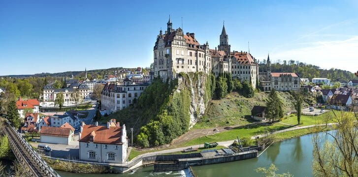 Sigmaringen Castle with Danube, Sigmaringen, Baden-W&uuml;rttemberg, Germany