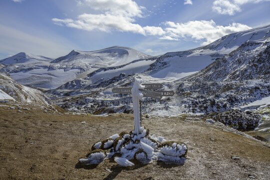 Signpost above the Hveradalir hot spring area, Kerlingarfj&ouml;ll, Su&eth;urland, Iceland