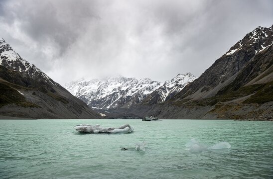 Ice floes in Hooker Lake, Hooker Valley, Mount Cook National Park, Southern Alps, Hooker Valley, Canterbury, South Island