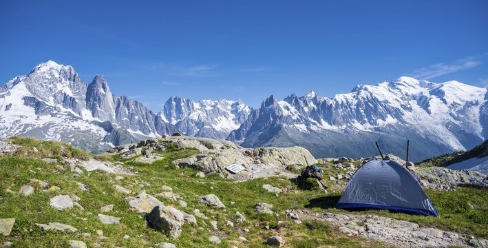 Tent in the mountains, in the back Grand Balcon North, Aiguille Verte and Aiguille du Midi, Grandes Jorasses, Mont Blanc Massif, Chamonix-Mont-Blanc, Haute-Savoie, France