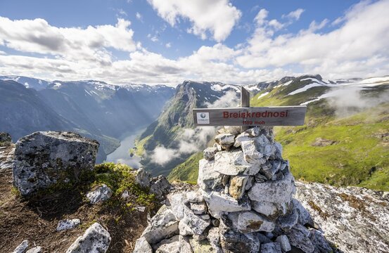 Breiskrednosi peak, mountains and fjord, N&aelig;r&oslash;yfjord, Aurland, Norway