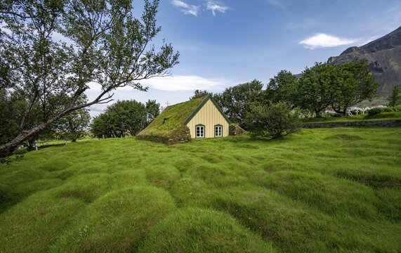 Hofskirkja church with grass roof and grass-covered graves, &Ouml;r&aelig;fi region, South Iceland, Iceland