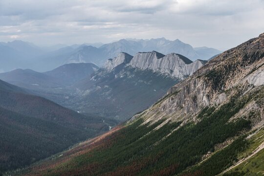 Striking mountain range, Ashlar Ridge, Jasper National Park, British Columbia, Canada
