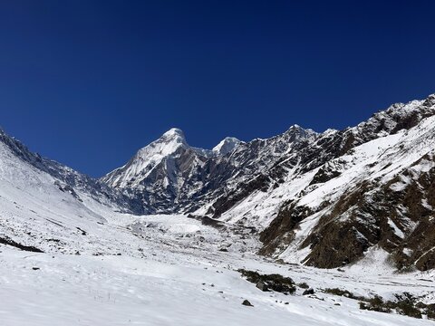 Snow covered Nanda Devi Base Camp valley and Himalayan peaks in Uttarakhand