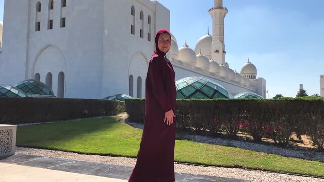 White mosque of Sheikh Zayed in Abu-Dhabi