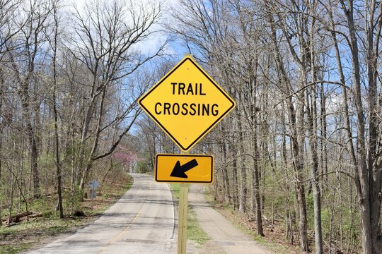The yellow trail crossing caution sign.