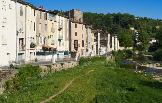 Les rives de l'Orb &agrave; B&eacute;darieux, H&eacute;rault, France 