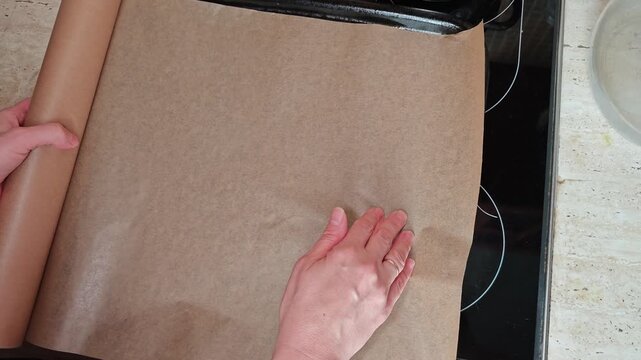 How to prepare a baking tray with parchment paper for easy cleanup