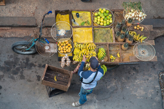 Cuba, Havana.  Overhead view of fruit and vegetable seller on the street in old Havana.