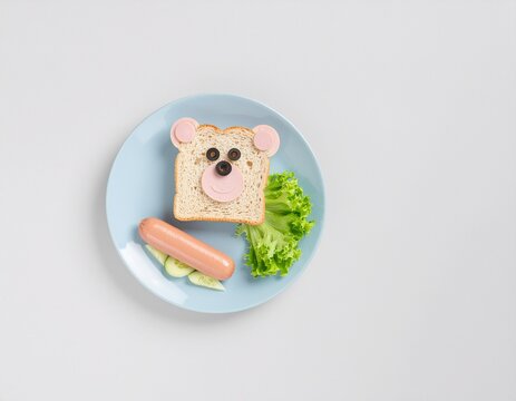 可愛い朝食、ソーセージとパン