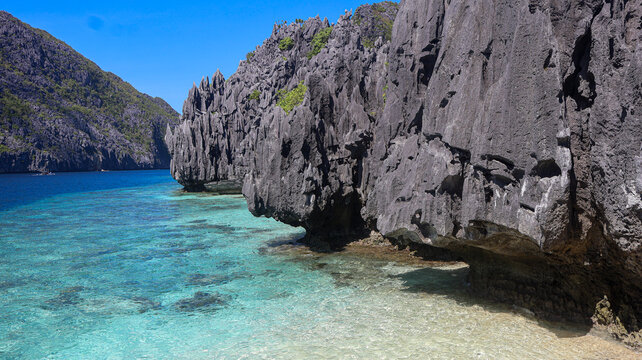 Stunning tropical turquoise lagoon in Coron Island