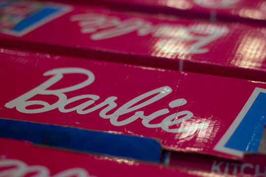 Barbie Logo」の写真素材 | 702件の無料イラスト画像 | Adobe Stock
