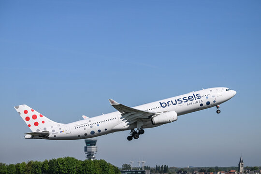 Brussels Airport avion Brussels Airlines A330

