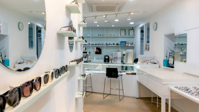 Optical center showcasing eyewear and satisfaction