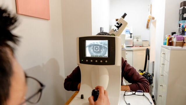 Optical exam for customer satisfaction at eye care center